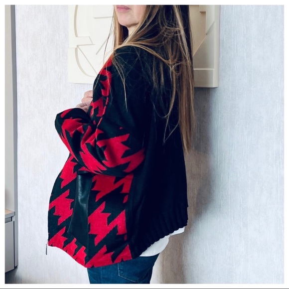 Red houndstooth shacket 🔥 - Picture 3 of 4